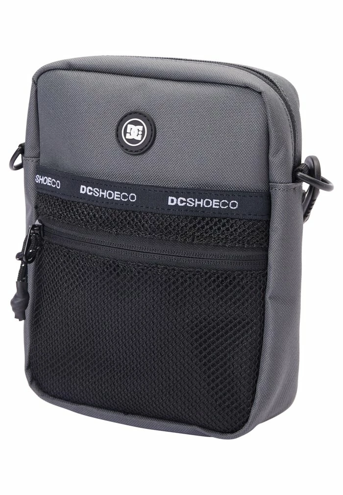STARCHER - Across body bag - dark shadow DC Shoes STARCHER - Across Body Bag - Dark Shadow -DC Shoes shop 263cb75b4bc94ecc9389683f4e88eae1