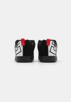 DC Shoes COURT GRAFFIK - Trainers - Black / White -DC Shoes shop 2d443cdb8ae245cb8c023dbb63d9e610