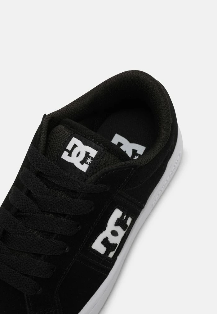 STRIKER - Trainers - black/white DC Shoes STRIKER - Trainers - Black/white -DC Shoes shop 6d95716edca743ccbac22e09cc1a4813
