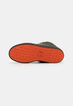 DC Shoes PURE UNISEX - Skate Shoes - Dusty Olive/orange -DC Shoes shop ce5801c2ab0b4ee68cd0959a691f41db