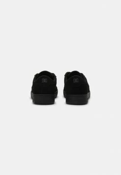 DC Shoes STRIKER - Trainers - Black 4 DC Shoes STRIKER - Trainers - Black -DC Shoes shop ef3229718c3a47e7b536825414cfa68a