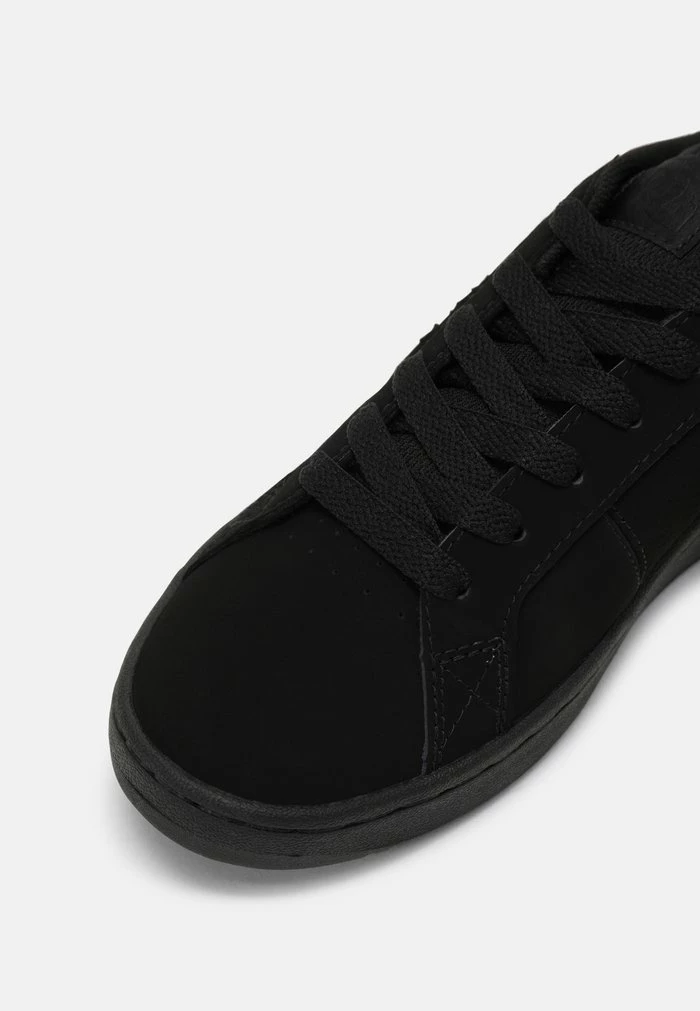 STRIKER - Trainers - black DC Shoes STRIKER - Trainers - Black -DC Shoes shop fd3e5d0bf88043caac58a16d73717ca3